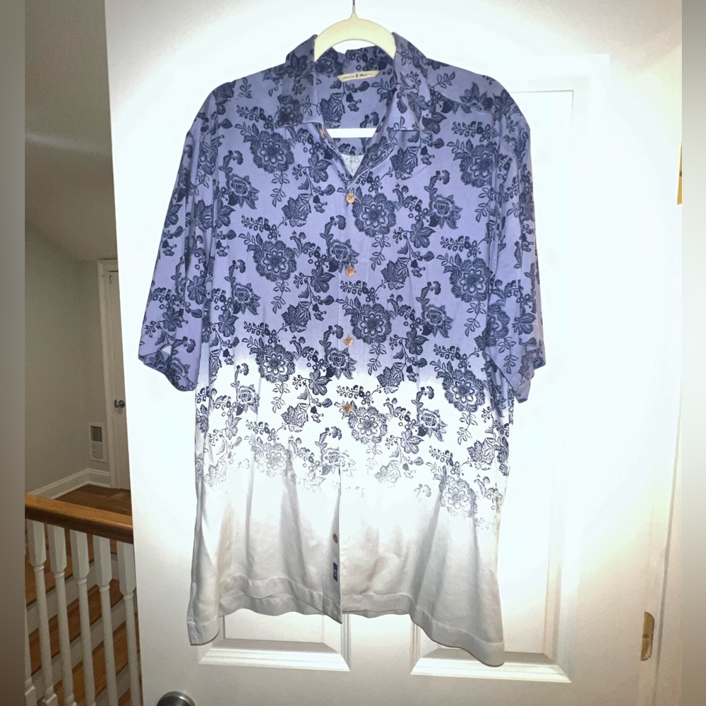 Tommy Bahama Men’s Hawaiian Camp Silk Floral Shirt in Size Large